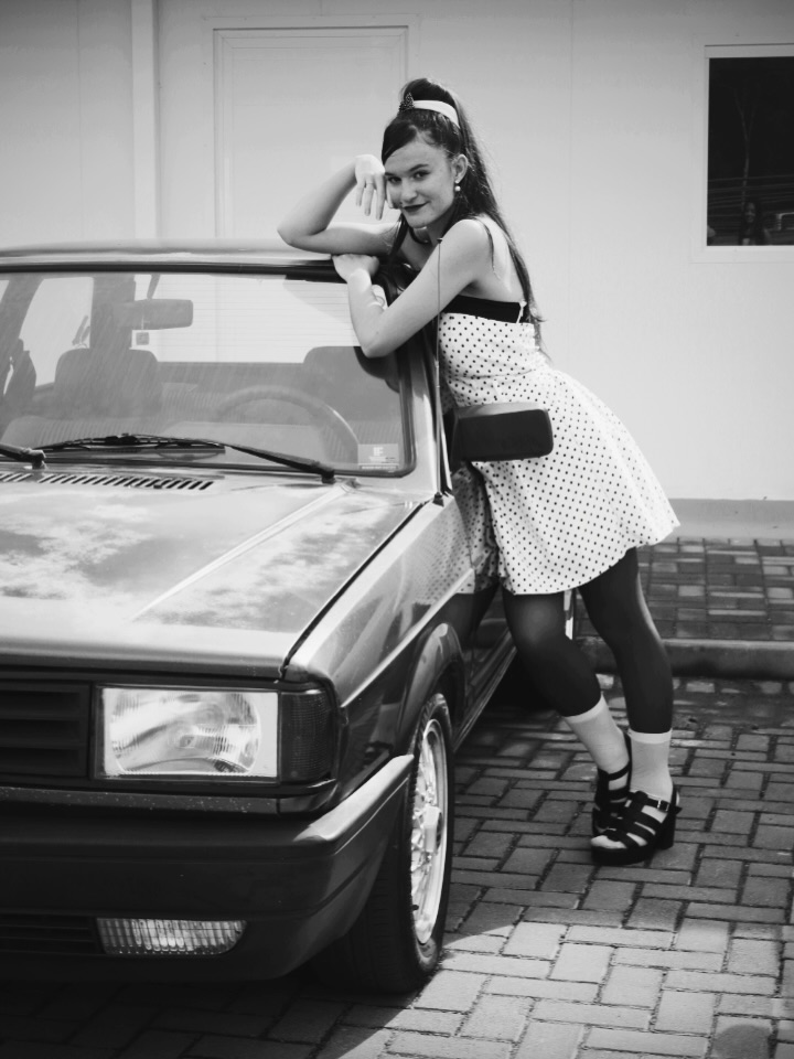 Ensaio retrô em vestido de poás fotografado por Maria Helena — fotografia 1 de 8