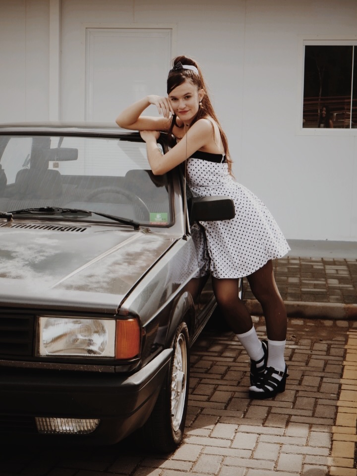 Ensaio retrô em vestido de poás fotografado por Maria Helena — fotografia 4 de 8