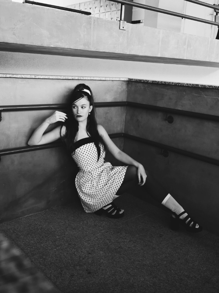 Ensaio retrô em vestido de poás fotografado por Maria Helena — fotografia 5 de 8